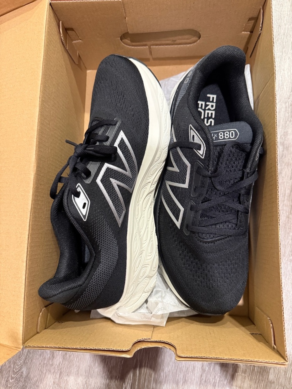 New Balance Men's Black and White 880v Running Shoes